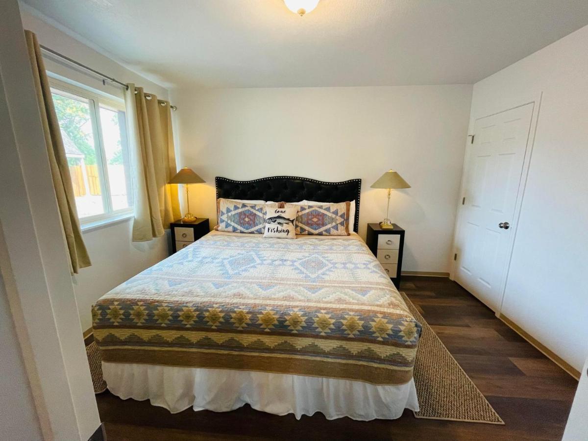 Riverfront Lodging Shady Cove Buitenkant foto