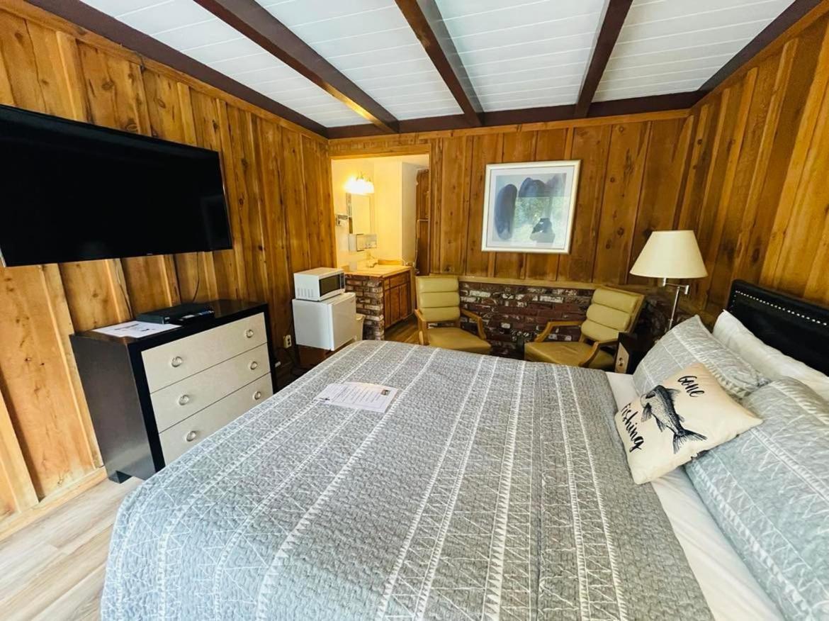 Riverfront Lodging Shady Cove Buitenkant foto