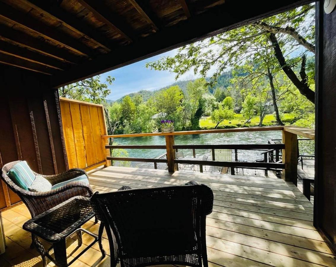 Riverfront Lodging Shady Cove Buitenkant foto