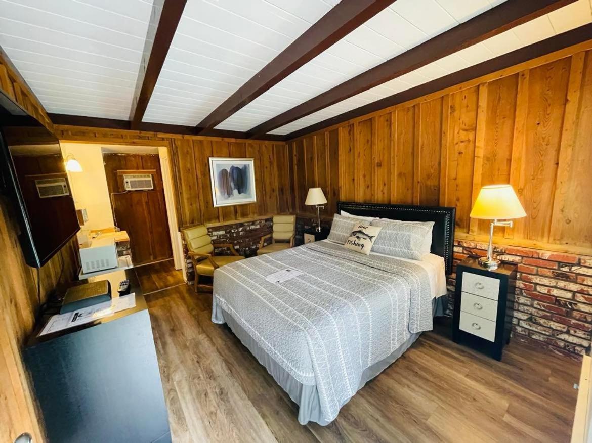 Riverfront Lodging Shady Cove Buitenkant foto