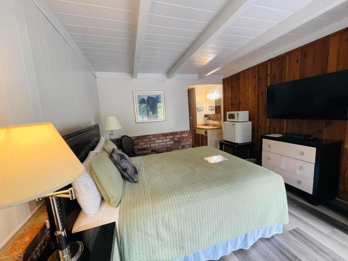 Riverfront Lodging Shady Cove Buitenkant foto