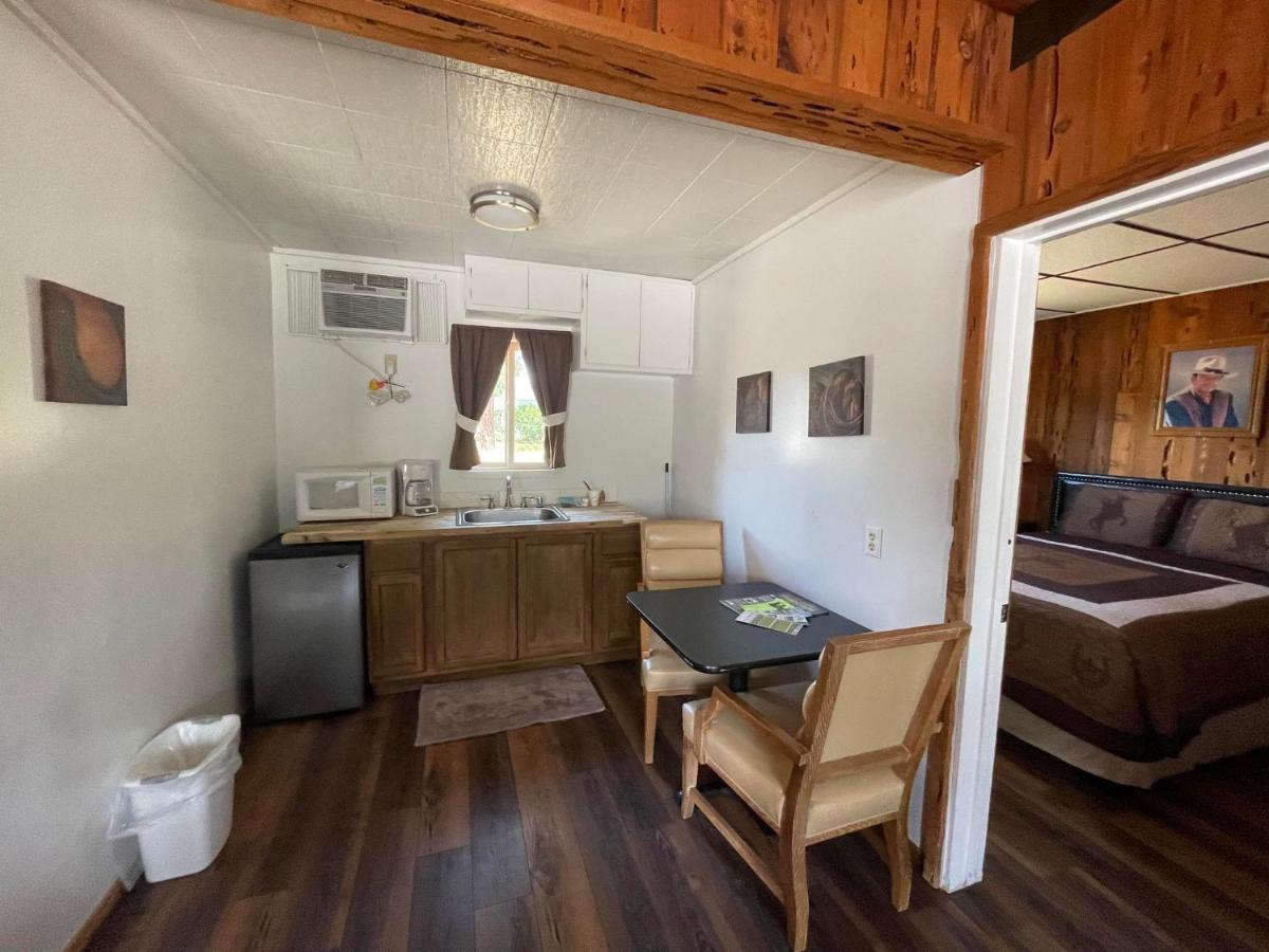Riverfront Lodging Shady Cove Buitenkant foto