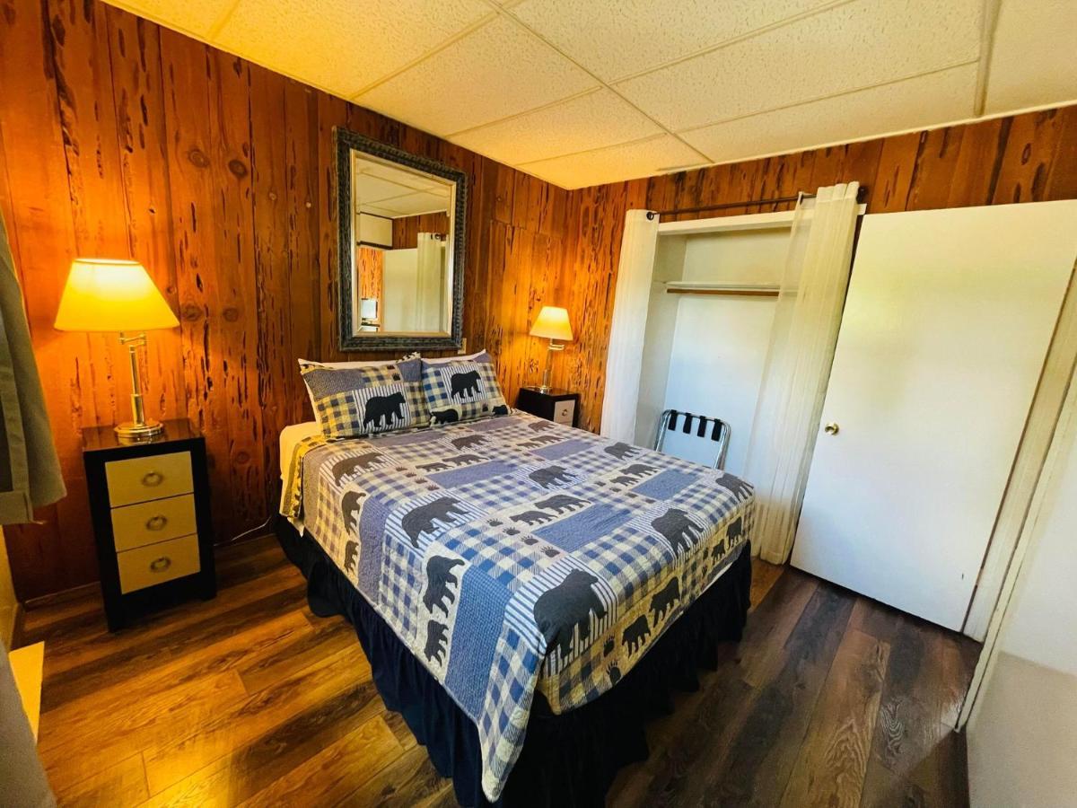 Riverfront Lodging Shady Cove Buitenkant foto