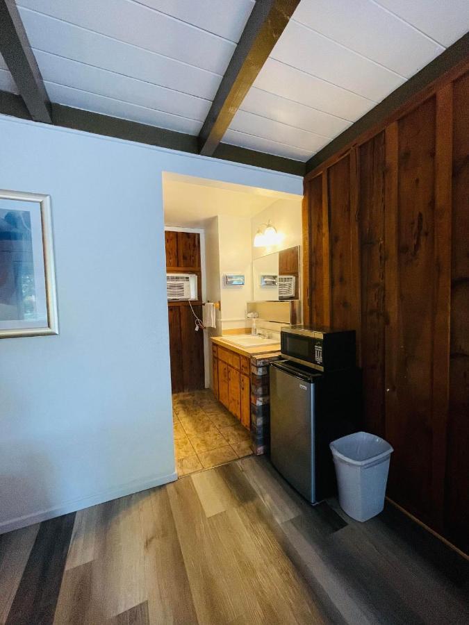 Riverfront Lodging Shady Cove Buitenkant foto