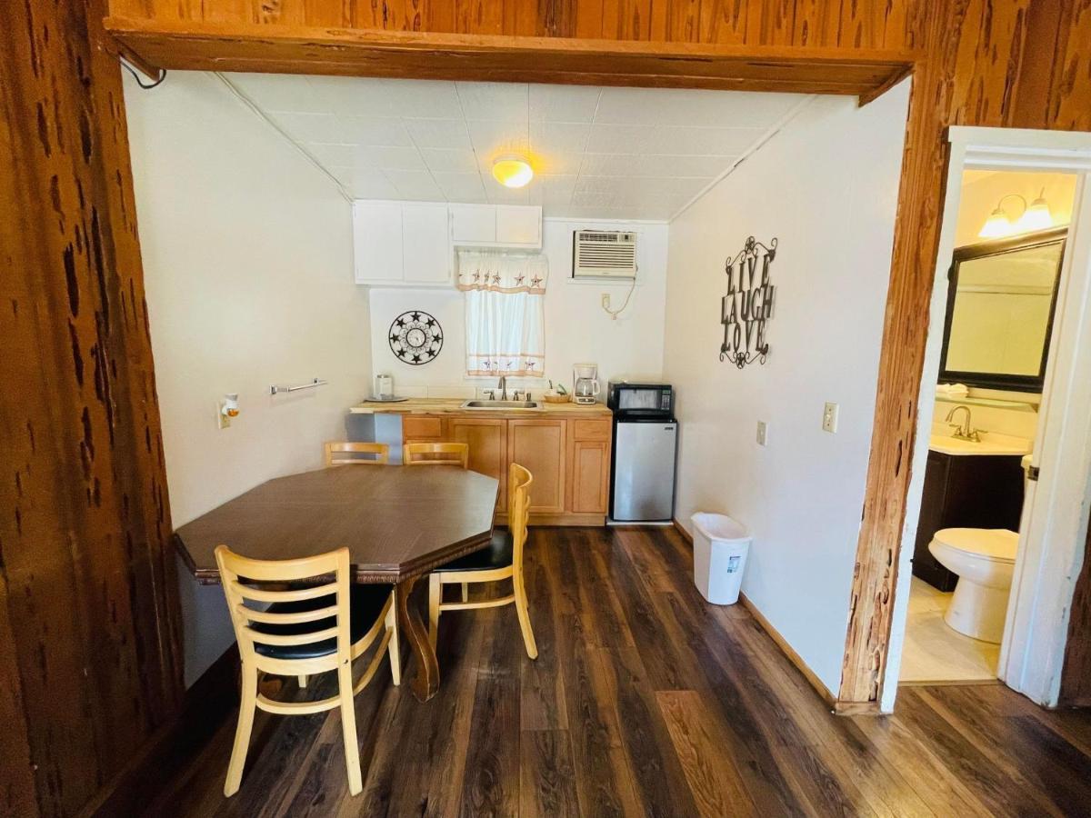 Riverfront Lodging Shady Cove Buitenkant foto