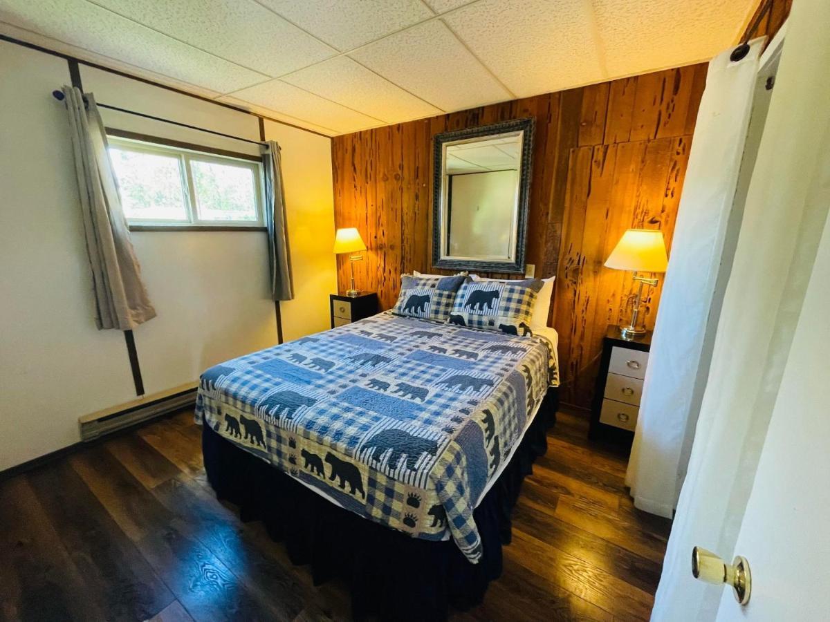 Riverfront Lodging Shady Cove Buitenkant foto