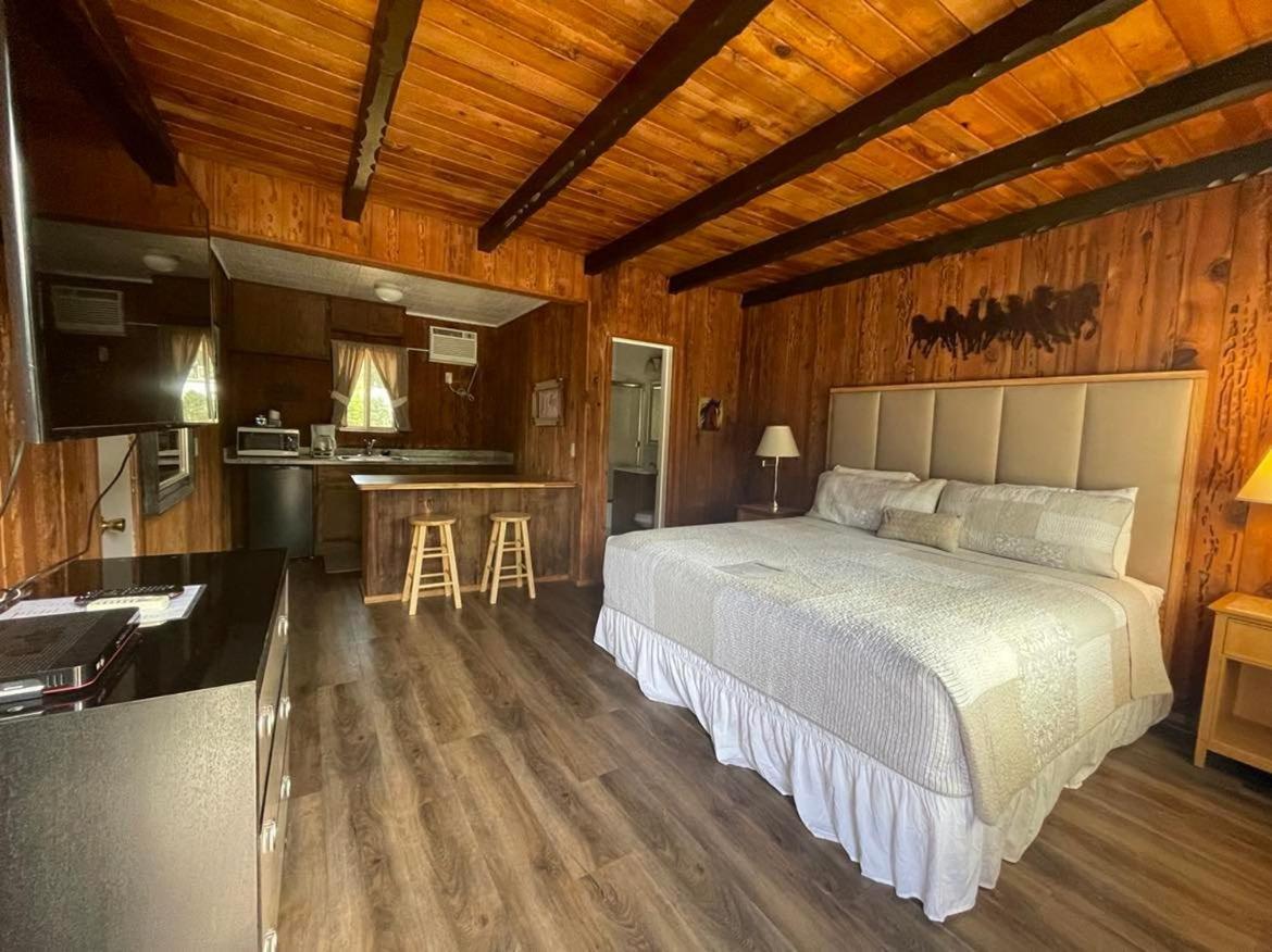 Riverfront Lodging Shady Cove Buitenkant foto