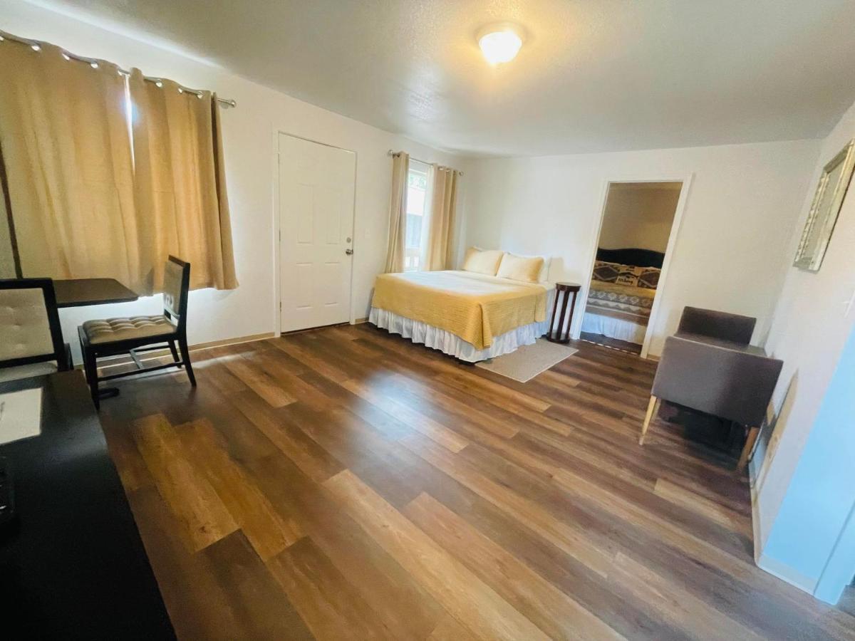 Riverfront Lodging Shady Cove Buitenkant foto